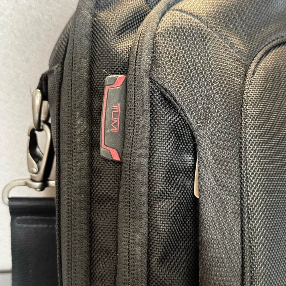 Tumi Laptop Messenger Bag Black - Carry On Luggage